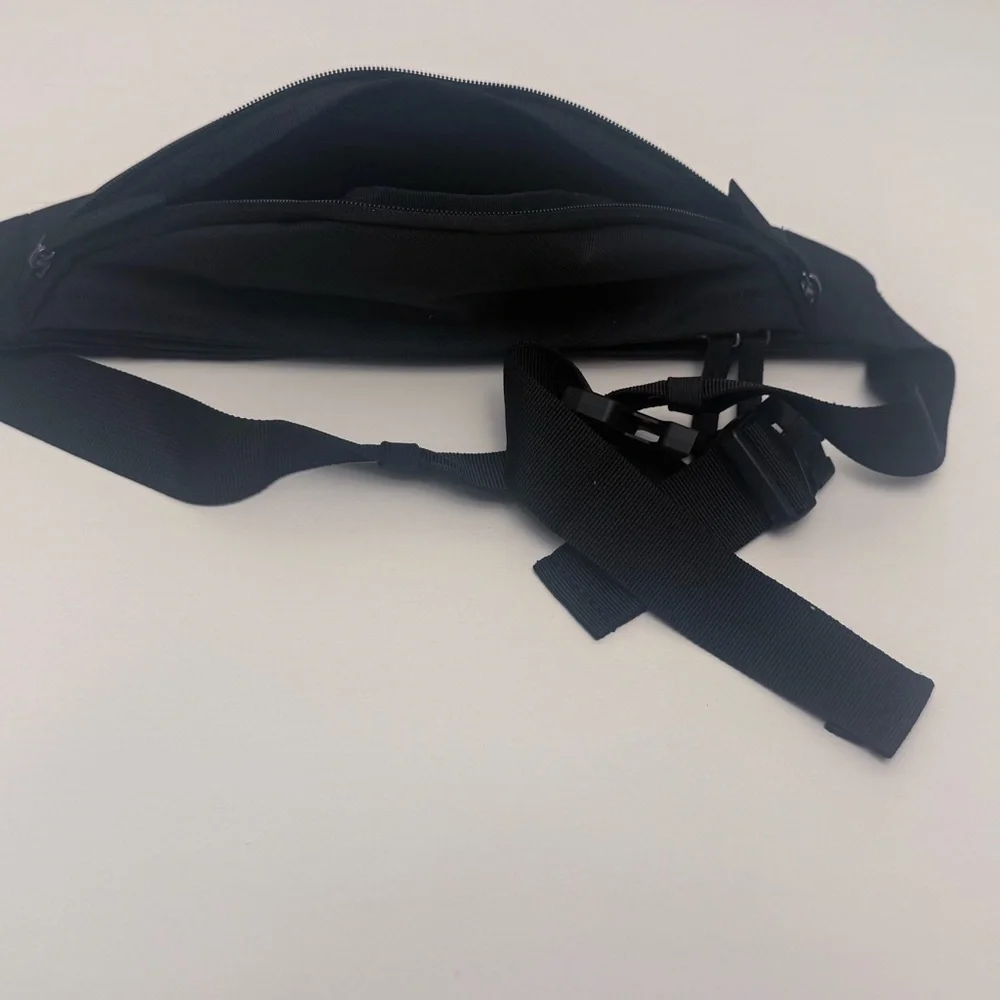 Nike Black Waist Pack Fanny Pack Crossbody Bag White Swoosh Adjustable Belt